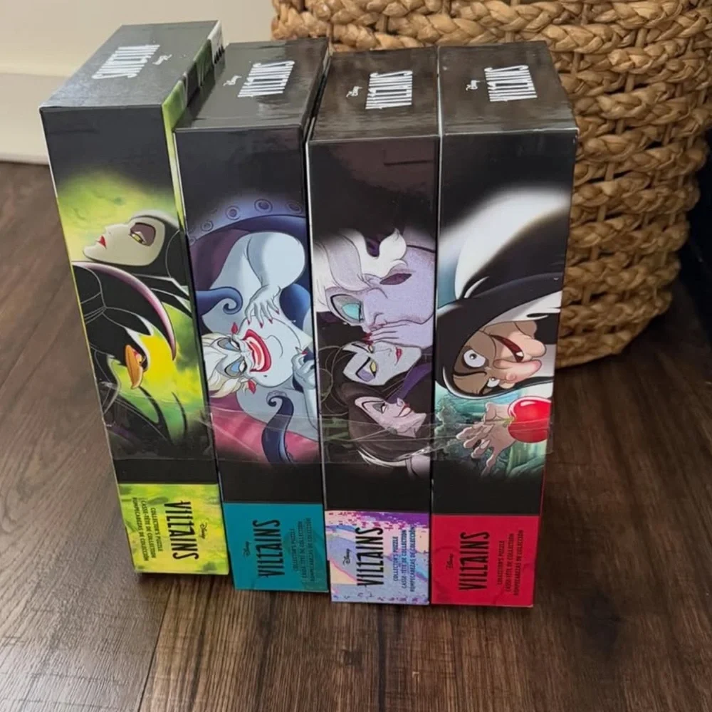 Disney Villains Puzzle
4-Pack • 4 x 1000 Pieces
• Collector Set new - Picture 2 of 3